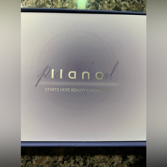 Brand new in box liano hair dryer. 4.3 stars on amazon. All details in pictures. - Picture 4 of 9